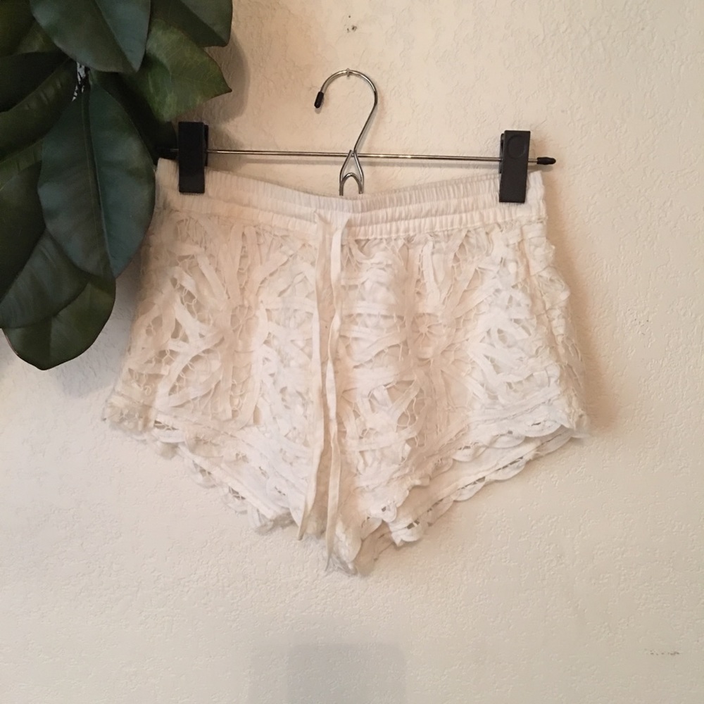 Japonica from LF NWT white lace shorts siz…